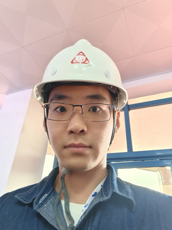 何鹏宇的第二张照片--梅州相亲服务中心