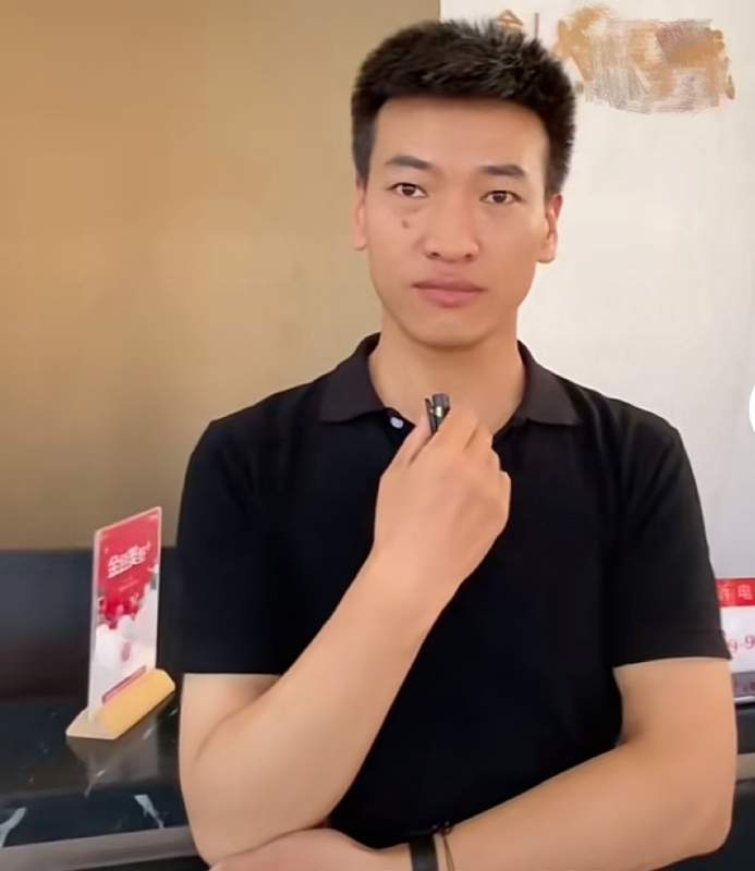 一杯梁白开的第一张照片--梅州相亲服务中心