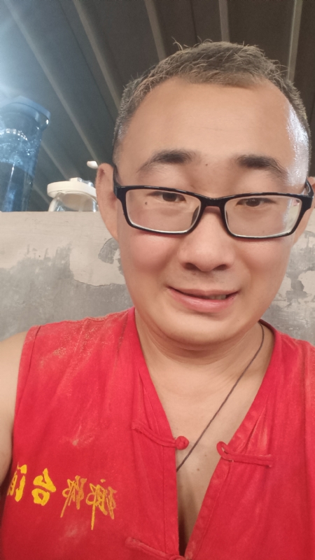 黑黑一笑的第二张照片--梅州相亲服务中心