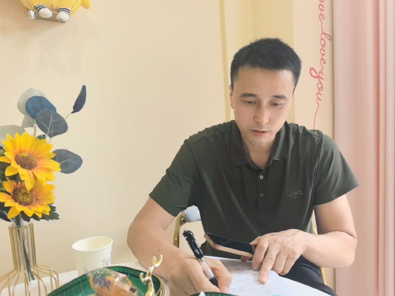 笑看一切的第二张照片--梅州相亲服务中心