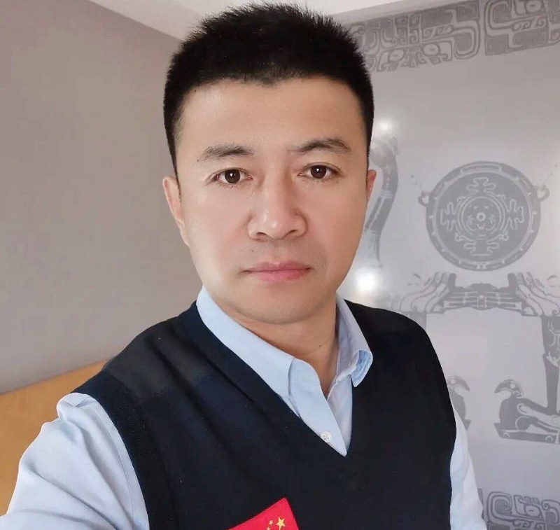 生在红旗下的第一张照片--梅州相亲服务中心