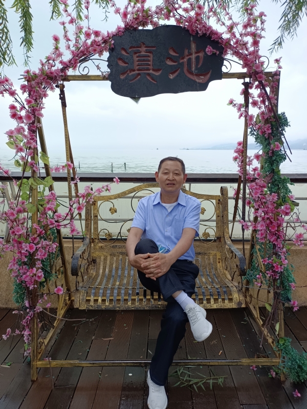 奋斗的第一张照片--梅州相亲服务中心