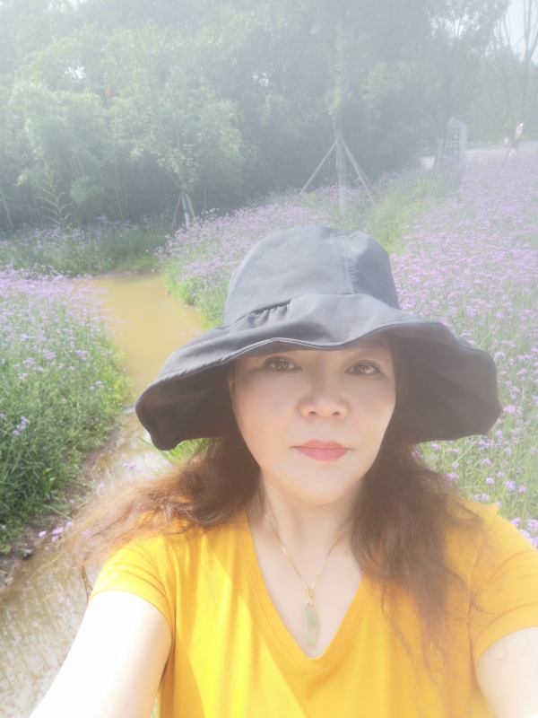 宛霞的第三张照片--梅州相亲服务中心