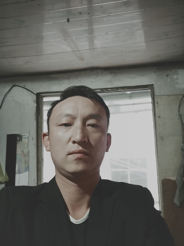 放弃爱你的第一张照片--梅州相亲服务中心