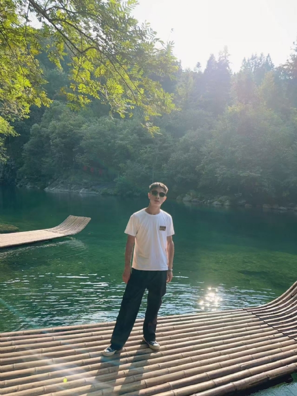 林言的第三张照片--梅州相亲服务中心