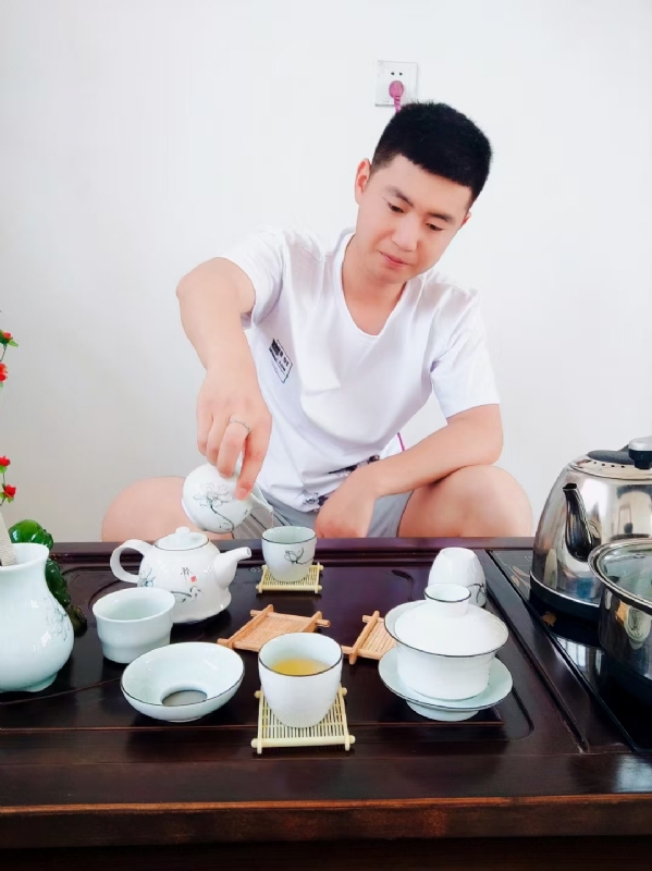 日月的第一张照片--梅州相亲服务中心