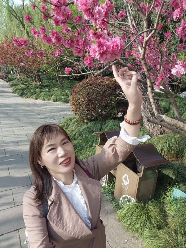 丽娜的第四张照片--梅州相亲服务中心