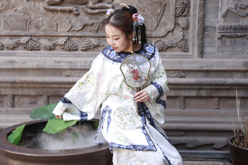 认真的雪的第一张照片--梅州相亲服务中心